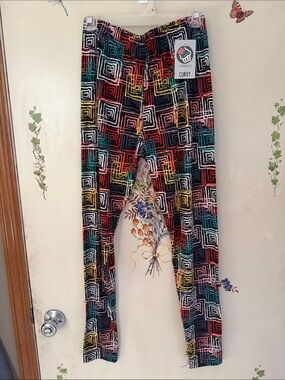 Curvy Women’s Multicolor Geometric Print Leggings - Black Multicolor